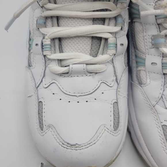 Vionic Walker Classic with Arch Support size 6 - Picture 14 of 16